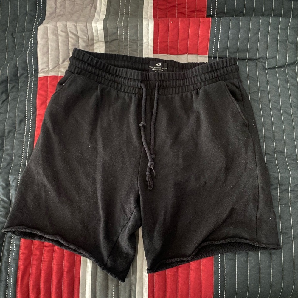 H&M shorts - black size Large